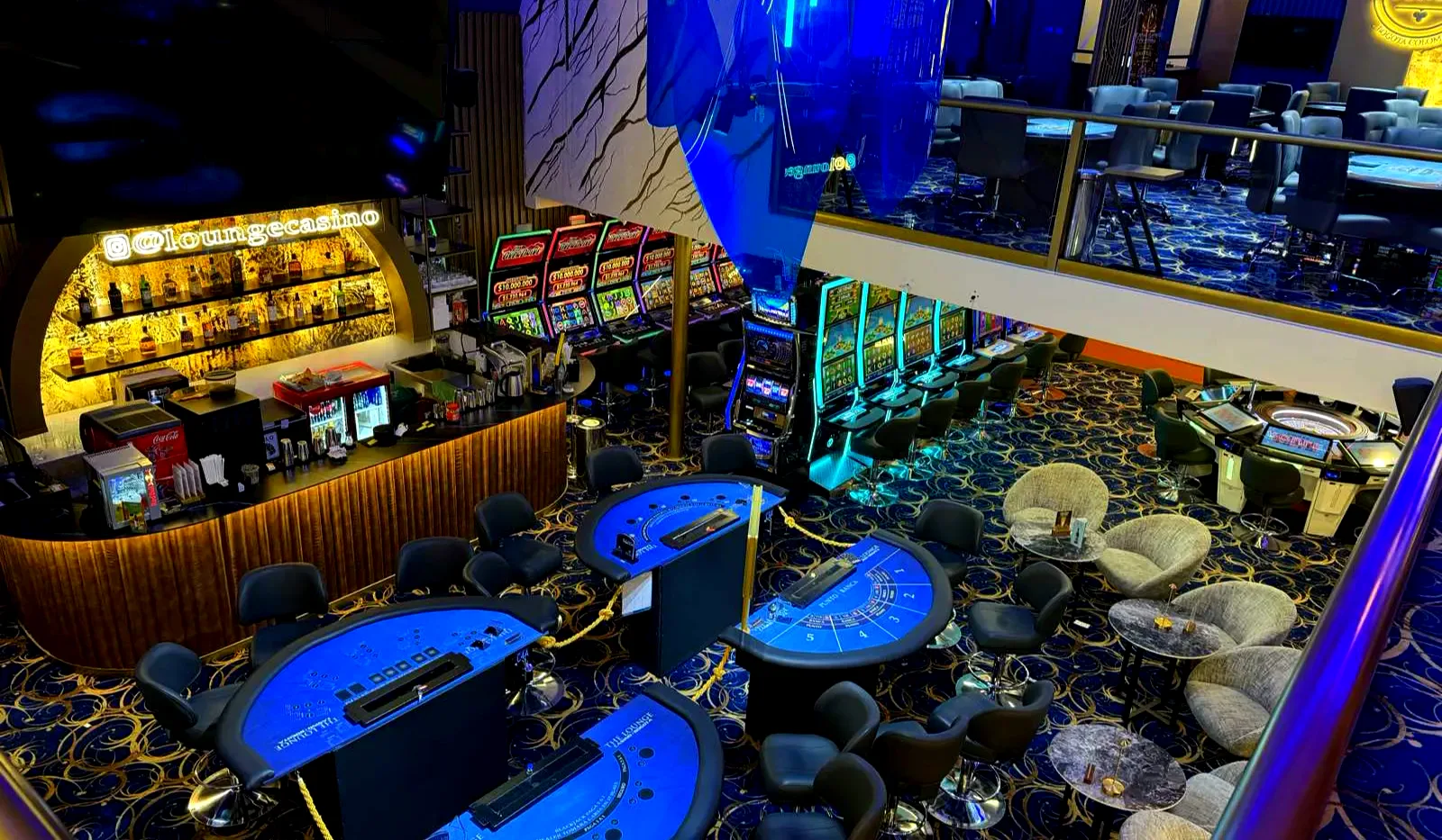 Casino — mesas de juego y ambiente premium